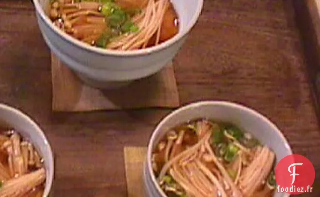 Bouillon de Poulet aux Champignons Shiitake et Brocoli