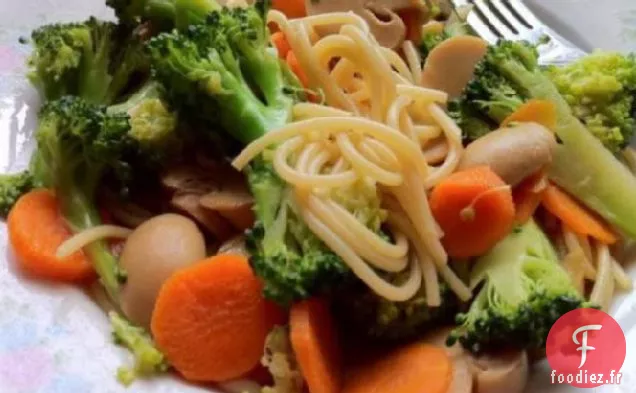 Sauté de Nouilles Chinoises et de Légumes (Pour un)