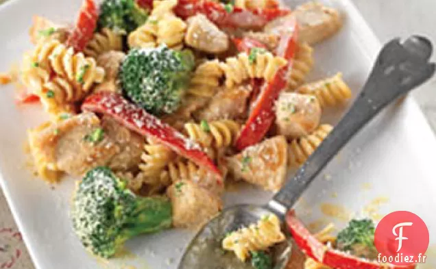 Poulet Crémeux au Brocoli et Pâtes au Poivron Rouge