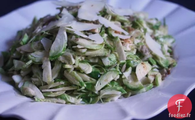 Salade De Chou De Bruxelles Rasé Aux Amandes, Manchego Et Piment