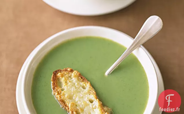 Soupe de Brocoli aux toasts au Cheddar
