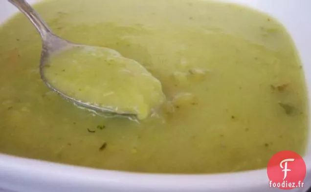 Soupe de brocoli pour les personnes à la diète