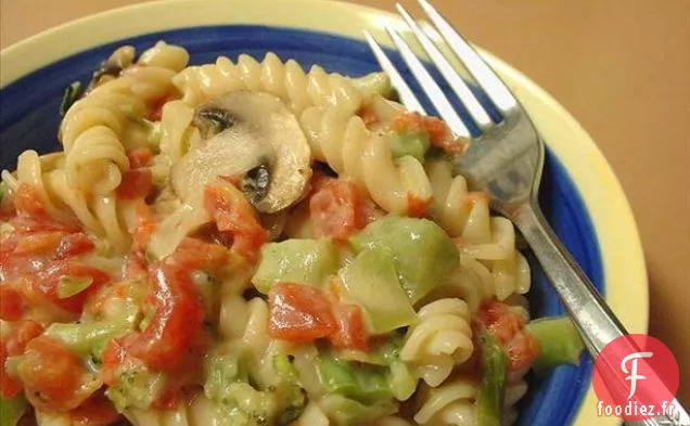 Pâtes, Champignons et Brocoli Avec Sauce Tomate Crémeuse