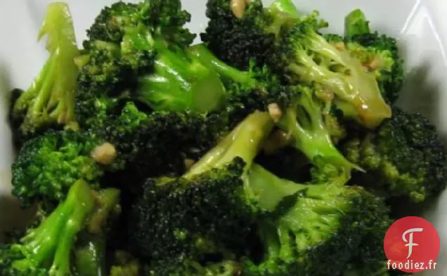 Brocoli À La Sauce À L'Ail