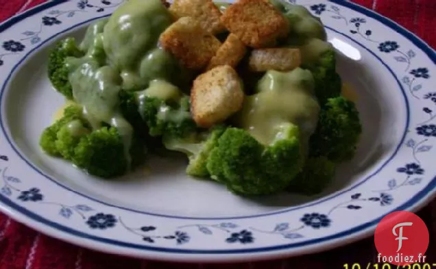 Brocoli / Sauce Hollandaise aux Herbes / Chapelure Grillée