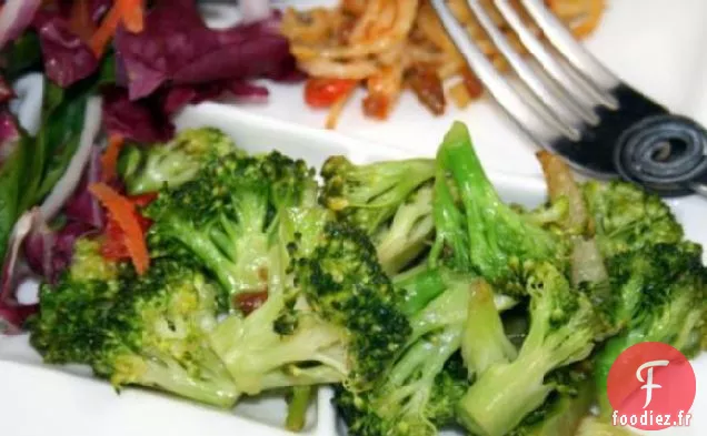 Brocoli Chinois À La Sauce Au Gingembre