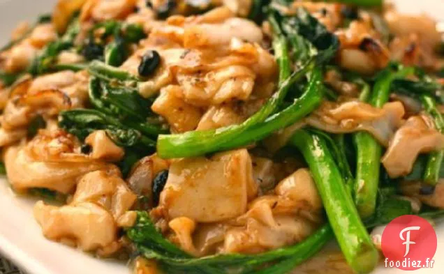 Plaisir de Chow Frit à sec avec du Brocoli chinois