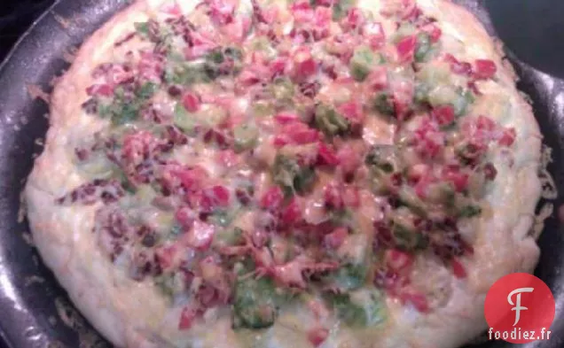 Pizza aux Pommes De Terre Au Four Chargée