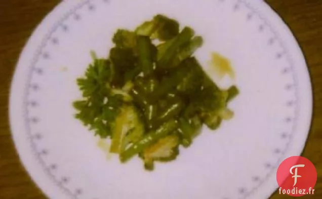 Légumes Verts avec Vinaigrette Sésame-Gingembre