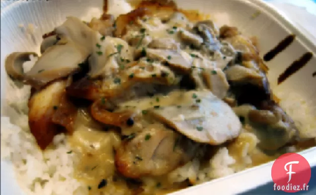 Poulet Au Four Avec Citron Vert, oignons verts, Champignons Et Câpres