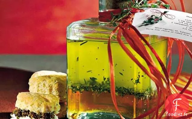 Biscuits Au Fromage À La Crème et aux Olives Avec Tartinade Au Persil Et à l'Olive