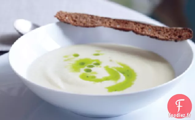 Soupe de Chou-fleur à l'Huile de Ciboulette et Crostini de Seigle