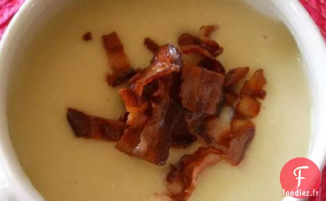 Soupe de Chou-Fleur et Bacon Avec Toasties Au Fromage À La Moutarde