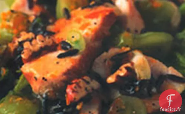 Salade de Poulet Smucker avec Riz Sauvage, Pacanes, Raisins et Vinaigrette à l'Orange