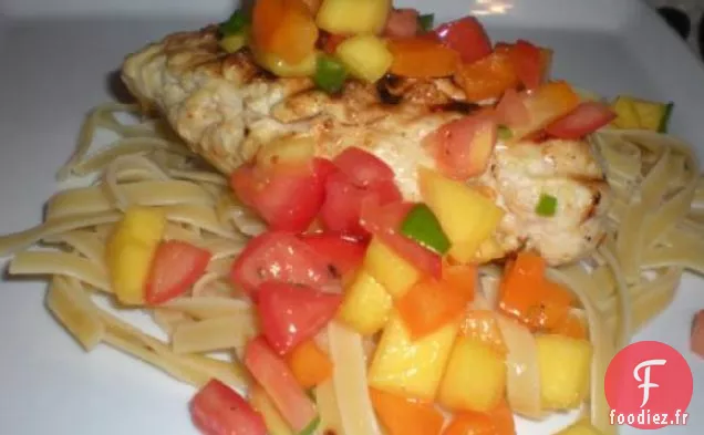 Poulet Grillé À L'Ail Et Au Citron Vert Avec Salsa À La Mangue
