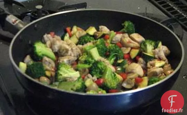 sauté de poulet avec légumes mélangés surgelés