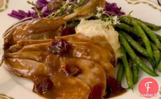 Succulent Canard Rôti Farci À La Sauce Balsamique Aux Cerises