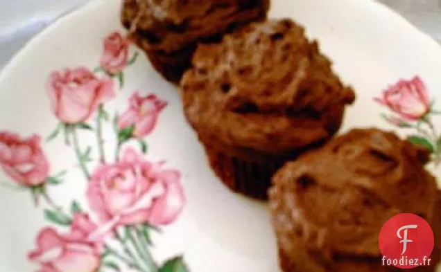 Cupcakes en Velours Rouge Avec Fromage à la Crème au Chocolat Blanc et à la Menthe Poivrée F
