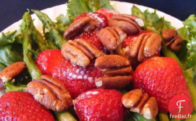 Asperges, Salade De Fraises Avec Vinaigrette Au Miel Et Au Citron Vert