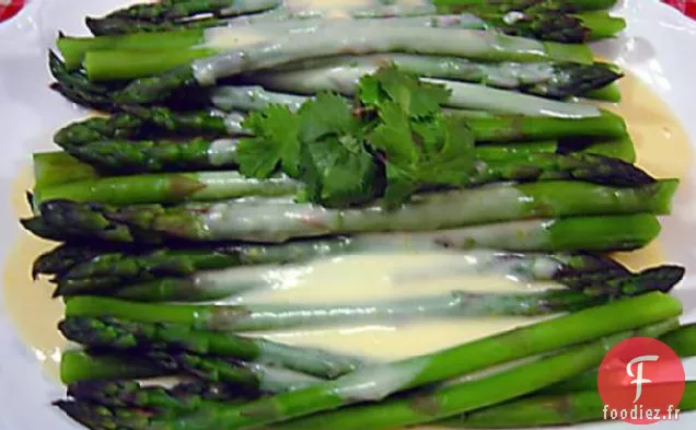 Asperges À La Sauce Au Fromage