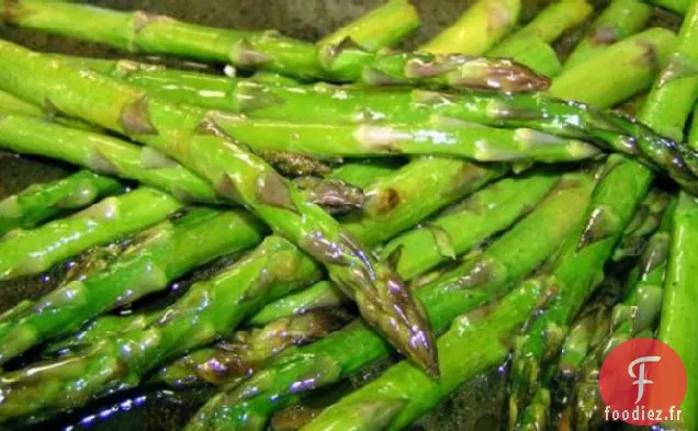 Asperges Rôties À La Sauce Au Beurre Brun Balsamique
