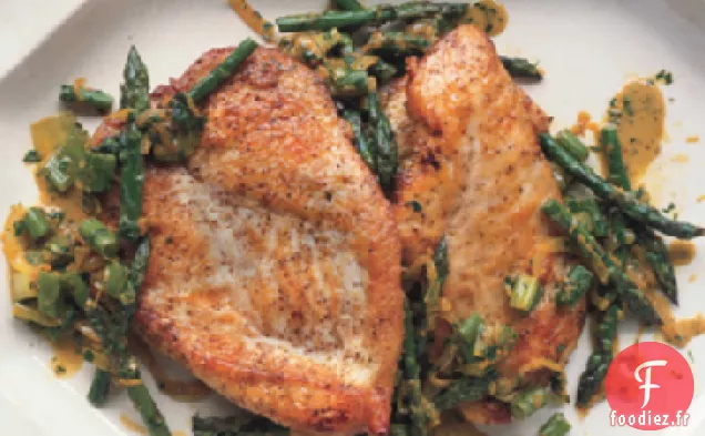 Escalopes de Poulet sautées aux Asperges, Oignons Nouveaux et Gremolata au Persil et à l'Estragon
