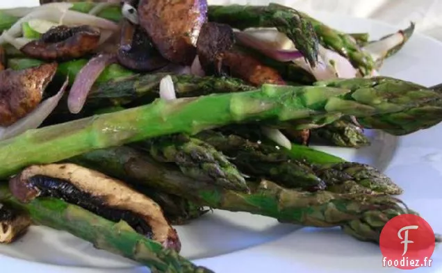 Asperges Rôties, Champignons et Oignons