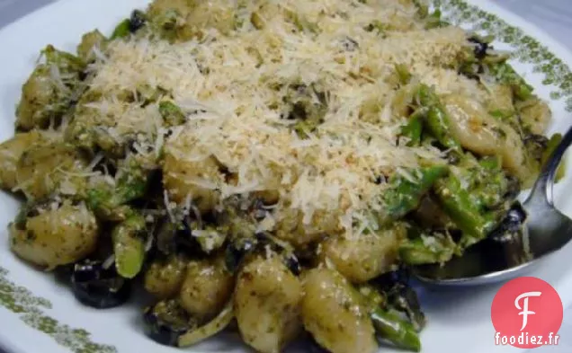 Gnocchis aux Asperges et Olives dans une Sauce Crémeuse au Pesto