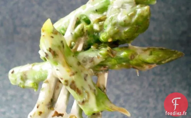 Poitrines De Poulet Farcies au Poivron Rouge et aux Asperges Rôties