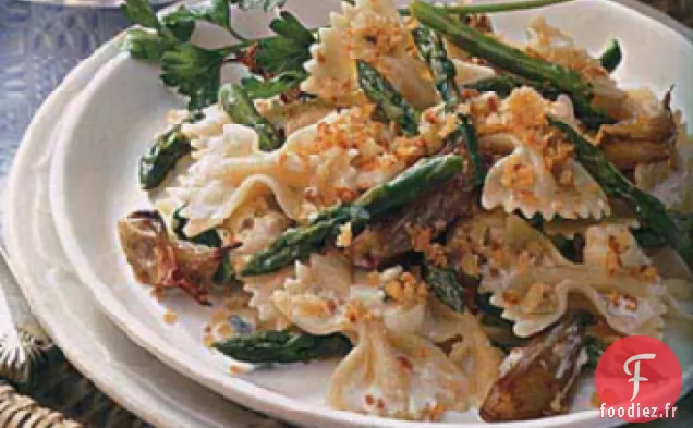 Farfalle aux Asperges, Échalotes Rôties et Fromage Bleu