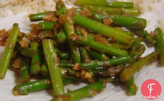 Asperges Sautées à l'Ail et Échalotes à l'Huile de Piment
