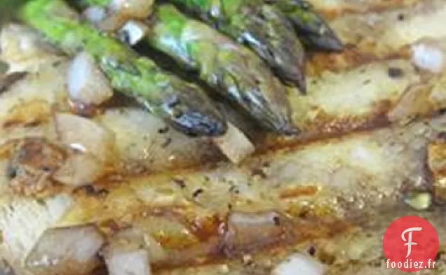 Asperges Grillées avec Pain Grillé à l'Ail Rôti et Vinaigrette Balsamique