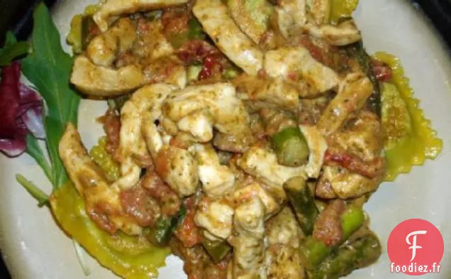 Sauce au Pesto Gorgonzola sur Raviolis, Poulet et Asperges