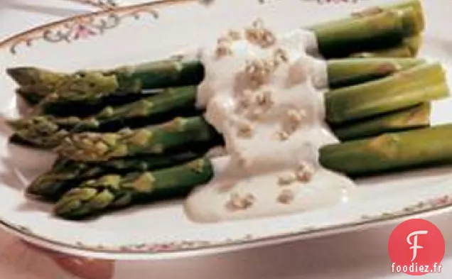 Asperges à la Sauce au Fromage Bleu