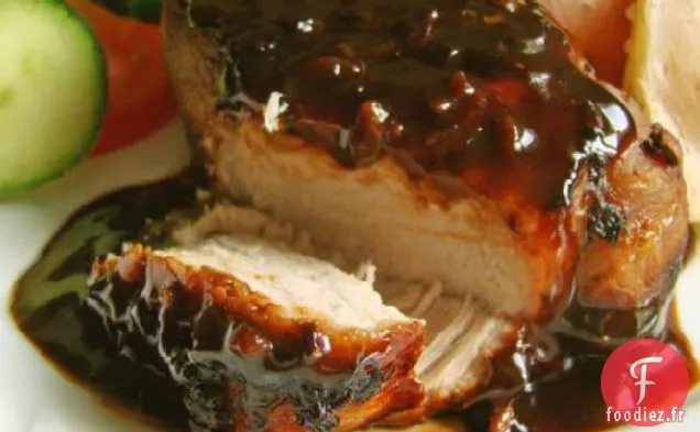 Côtelettes de Porc Cuites au Four dans une sauce à la Crème Sure à l'Oignon