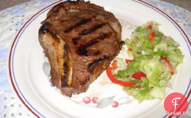 Entrecôte Grillée et Oignons Rouges