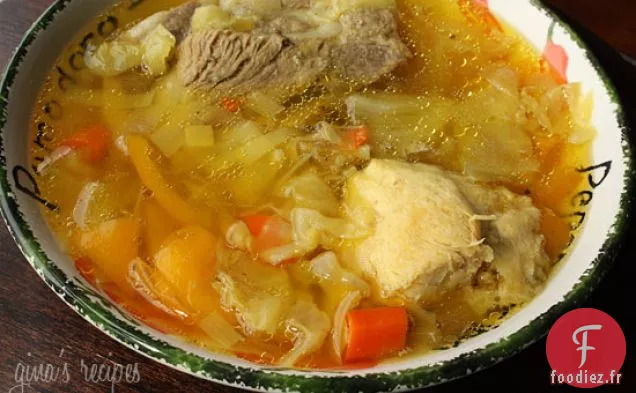 Soupe Aux Choux Au Poulet Et Au Porc