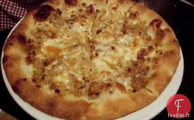 Pizza aux Trois Fromages à l'Oignon et à la Sauge