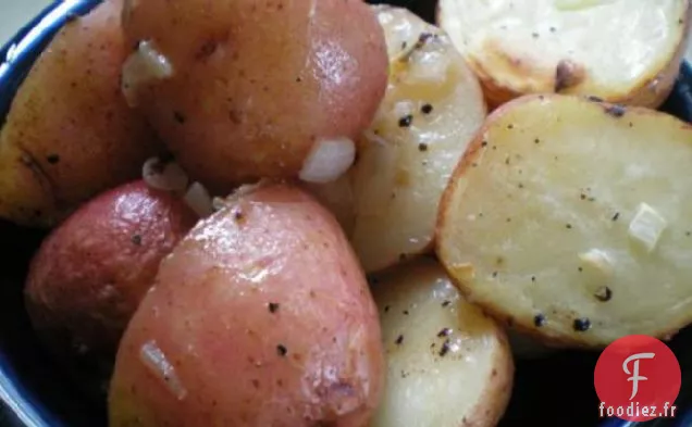 Pommes De Terre Nouvelles Rôties Aux Oignons Rouges