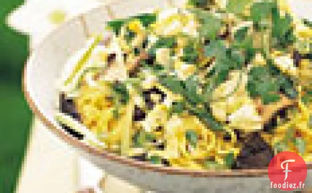 Salade Asiatique de Nouilles, de Champignons et de Chou