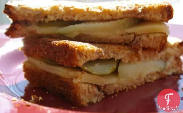 Sandwich au Fromage Grillé, Cornichon et Oignon Vidalia