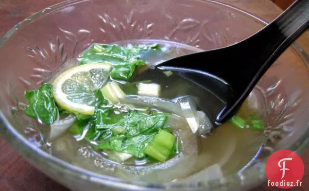 Soupe de Nouilles au Poulet et au Riz Parfumée