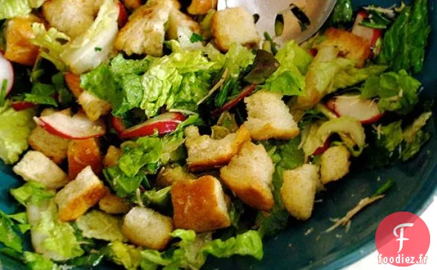 Salade Verte À L'Huile De Noix, Céleri Et Radis