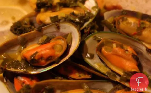 Moules Cuites à la vapeur dans un Bouillon de Vin au Safran