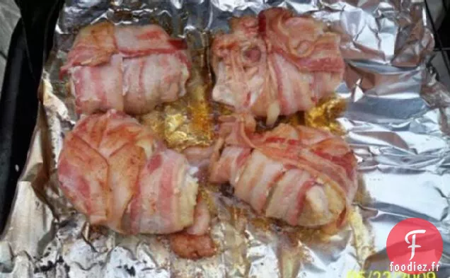 Cuisses de Poulet Enveloppées de Bacon Farcies et Grillées