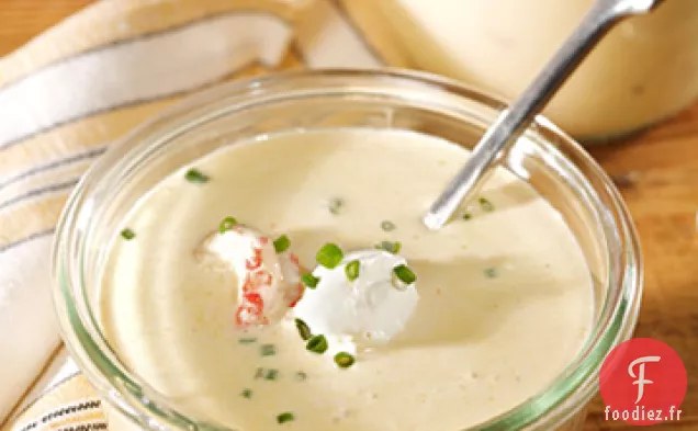 Soupe Réfrigérée de Maïs et d'Écrevisses à la Crème Fraîche et à la Ciboulette