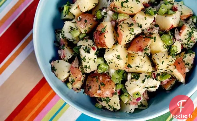 Salade De Pommes De Terre Au Céleri Et À L'Oignon Rouge