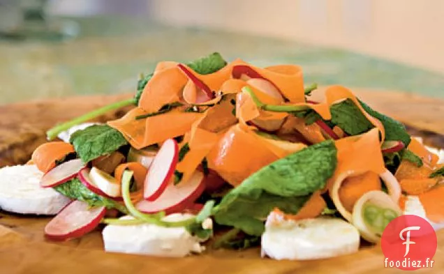 Salade de Légumes de Printemps Crus au Fromage de Chèvre