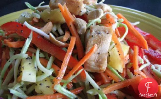 Salade de Poulet Croquante aux Graines de Pavot