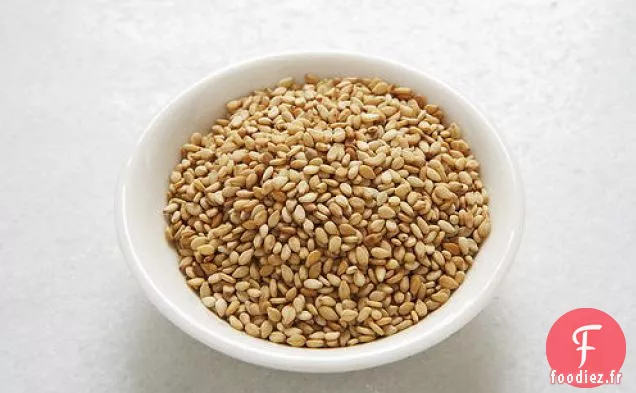 Filets de Poisson en Croûte de Sésame et Sauce Ail-Gingembre